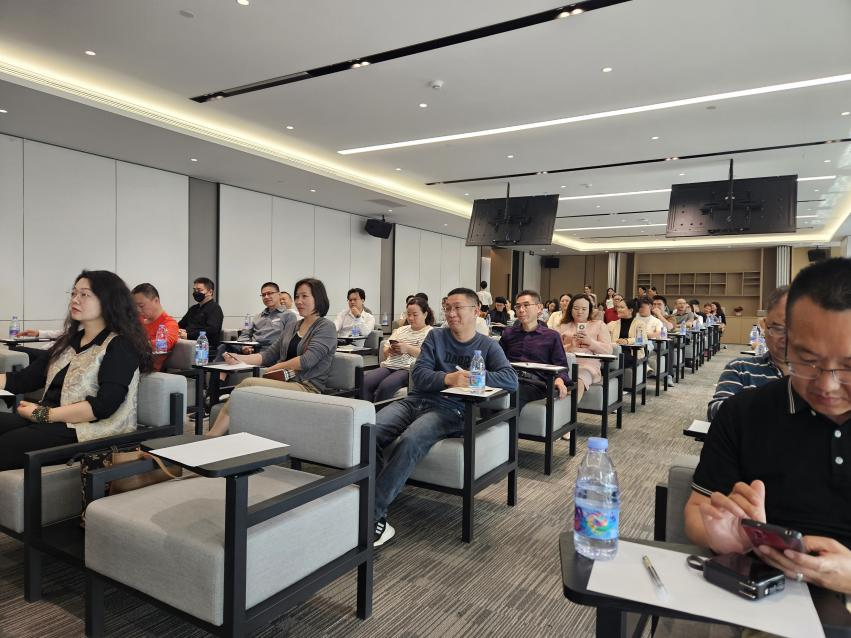 關(guān)于參加"DeepSeek+新質(zhì)生產(chǎn)力"AI實(shí)戰(zhàn)培訓(xùn)的簡(jiǎn)報(bào)